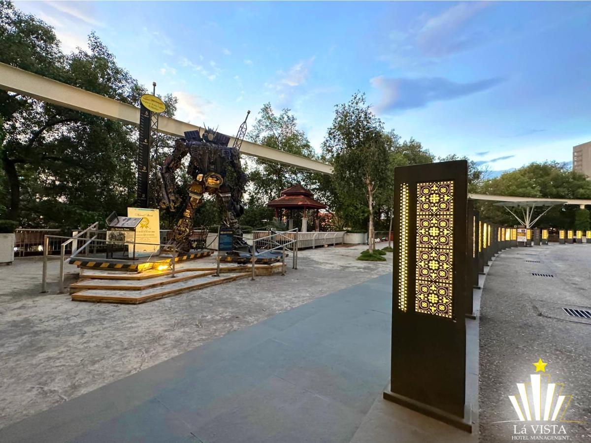 The Shore Hotel & Residences By La Vista Malacca Exterior photo