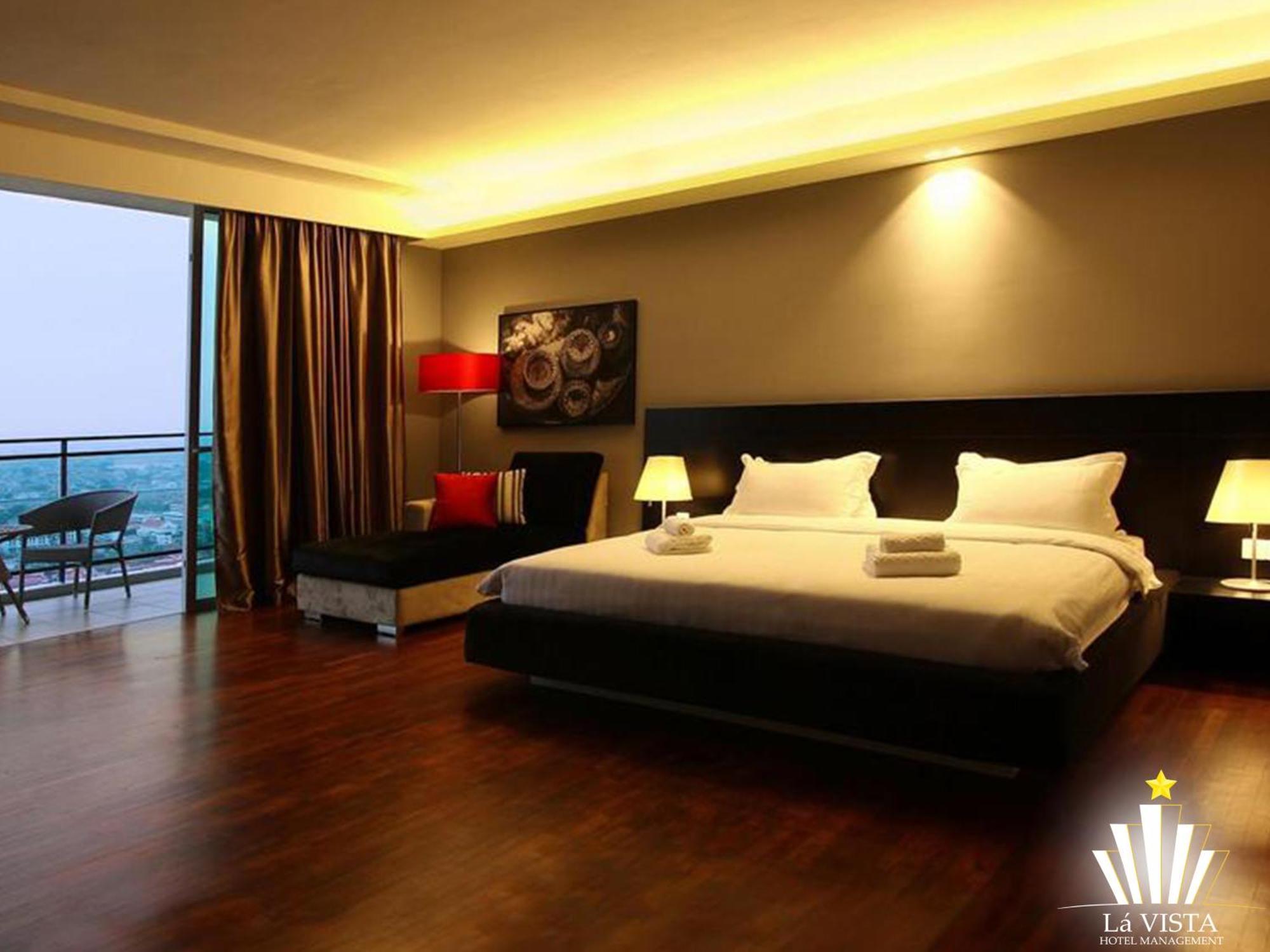 The Shore Hotel & Residences By La Vista Malacca Exterior photo